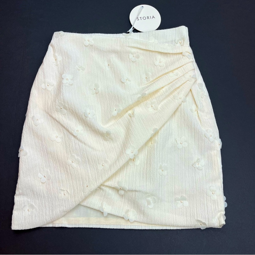 Storia Pure Daisy Floral Applique Mini Skirt Cream Womens Size XS Preppy NEW
